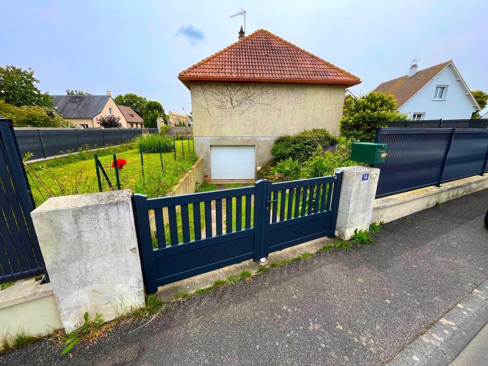 A 12 Min A Pied De La Plage Et 5 Min Du Centre De Luc-Sur-Mer Esterno foto